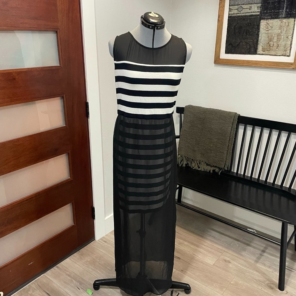 Vince Camuto Sheer Bottom Maxi Dress Sz. M